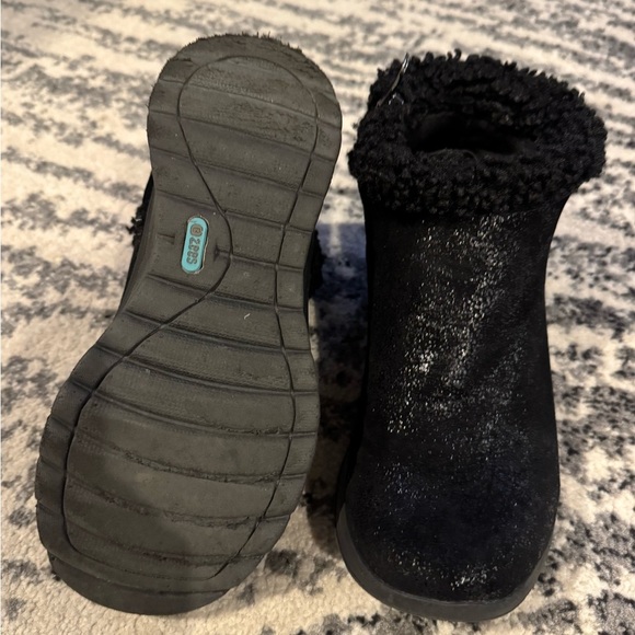 Black Winter Ankle Boots with Plush Collar - Picture 5 of 6